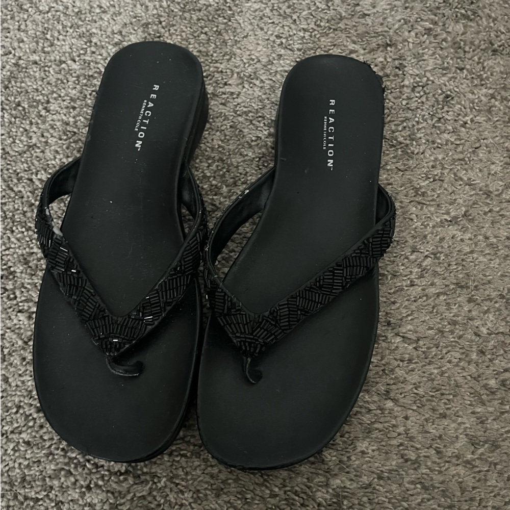 Kenneth Cole flip flops
